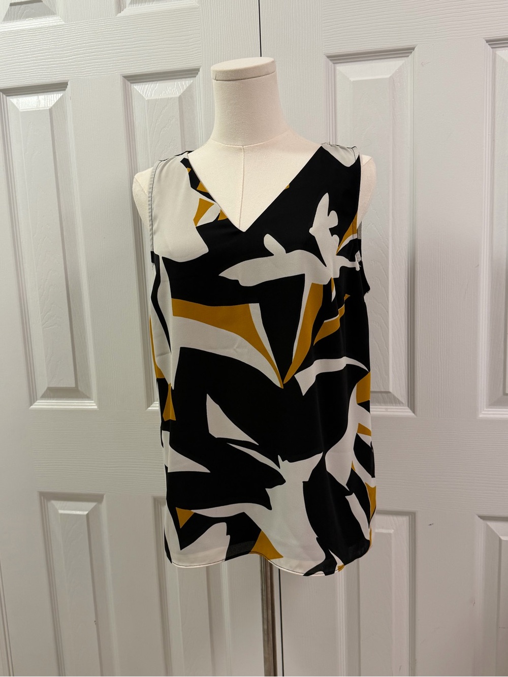 Nine West Abstract Print Sleeveless Blouse Size M
